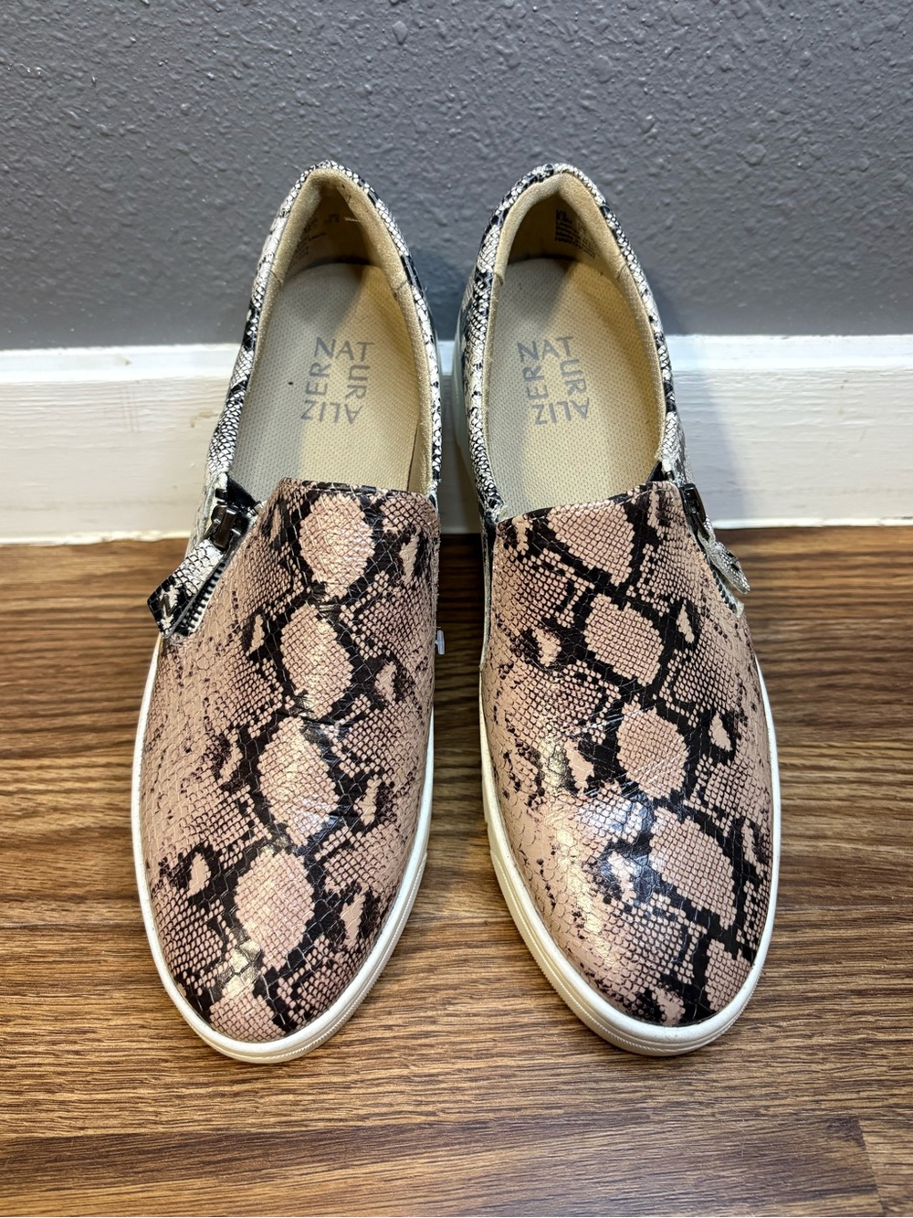 Naturalizer Hawthorn slip-on sneakers snake-print with side zipper size 8.5